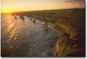 Doze Apóstolos perto de Port Campbell (foto cortesia do Tourism Victoria)